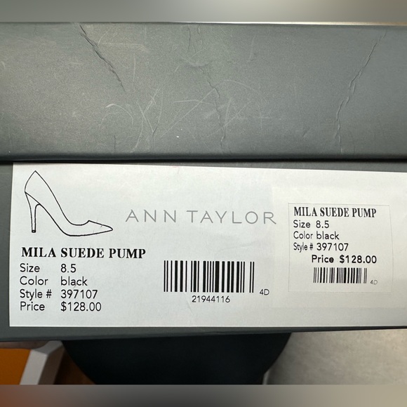 Ann Taylor Black Mila Suede Pumps in size 8.5 - Picture 4 of 4